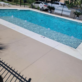 Island Villa 10 by ALBVR - Super cute condo! Just steps to the Waterway District and minutes to the beach!